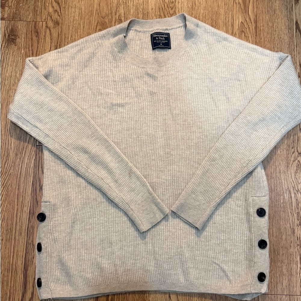 Abercrombie & Fitch Cream Crewneck Sweater w/ Side Button Detail — Size M